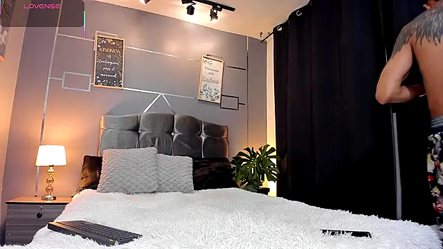 Snapshot of oliver_mr_ chatting on September 8, 9:25 pm oliver mr online show from September 8, 9:25 pm