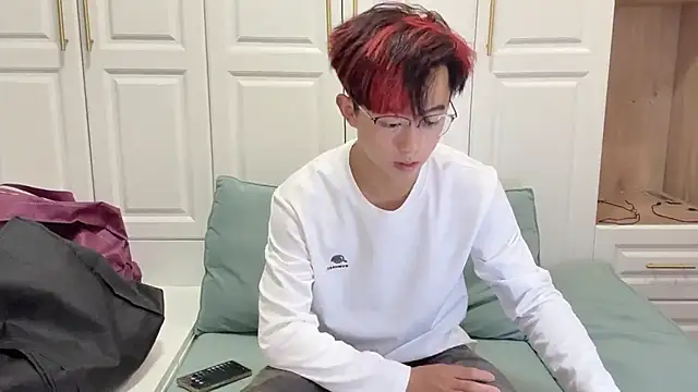 Snapshot of STxuguanhan chatting on October 16, 8:33 am STxuguanhan online show from October 16, 8:33 am