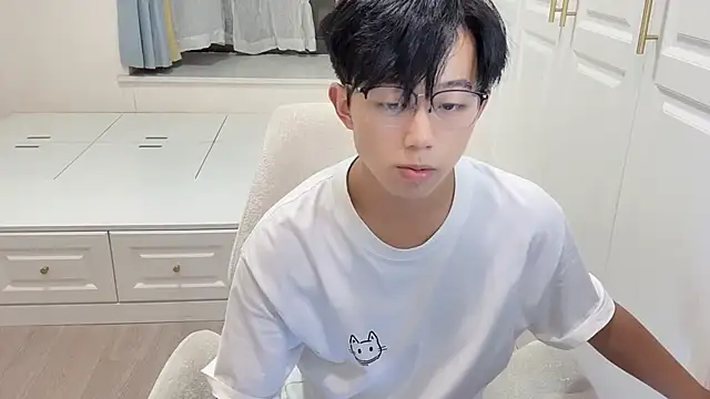 Snapshot of STxuguanhan chatting on September 20, 2:39 pm STxuguanhan online show from September 20, 2:39 pm