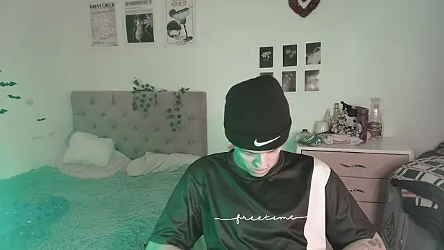 2cyboy  online show from September 8, 7:57 pm