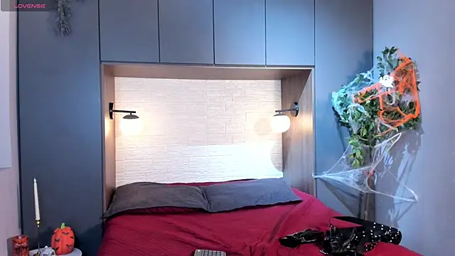 MrJustin  online show from October 28, 8:00 pm