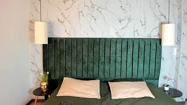 MrJustin  online show from December 1, 7:50 pm