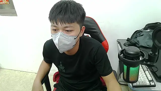 zhu000000 online show from November 11, 7:13 am