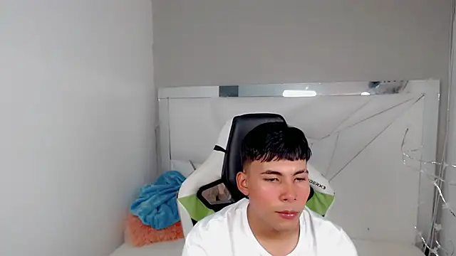 Snapshot of Austin_col_ chatting on September 22, 7:57 pm Austin col online show from September 22, 7:57 pm