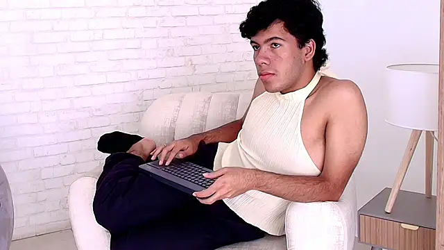 Snapshot of E_R_O_S_ chatting on September 30, 1:03 pm E R O S online show from September 30, 1:03 pm