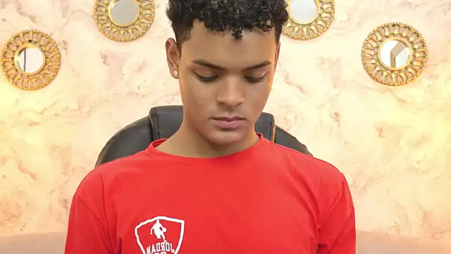 Snapshot of Valentino_Thompson chatting on September 12, 8:20 pm Valentino Thompson online show from September 12, 8:20 pm