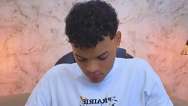 Snapshot of Valentino_Thompson chatting on October 12, 7:41 pm Valentino Thompson online show from October 12, 7:41 pm