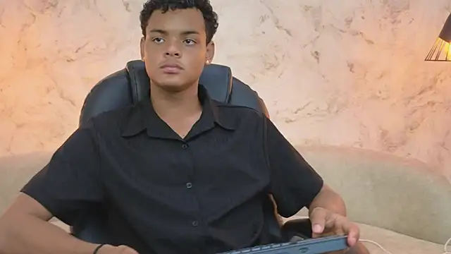 Snapshot of Valentino_Thompson chatting on September 29, 8:16 pm Valentino Thompson online show from September 29, 8:16 pm