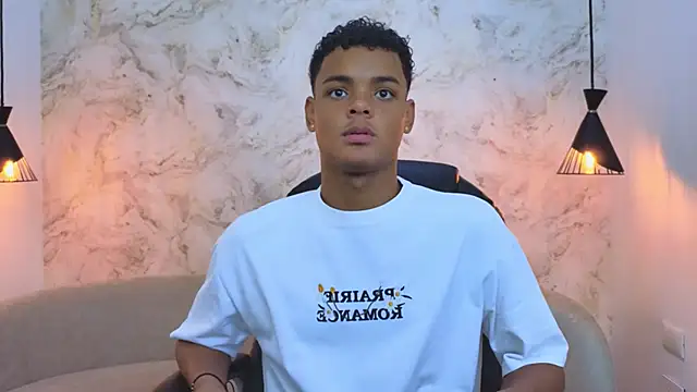 Snapshot of Valentino_Thompson chatting on October 5, 7:51 pm Valentino Thompson online show from October 5, 7:51 pm