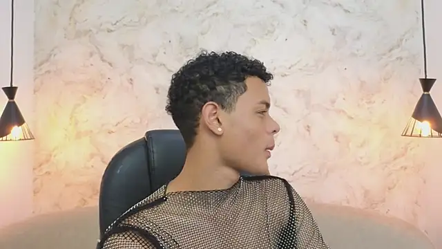 Snapshot of Valentino_Thompson chatting on September 24, 8:29 pm Valentino Thompson online show from September 24, 8:29 pm