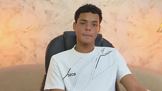 Snapshot of Valentino_Thompson chatting on September 28, 8:07 pm Valentino Thompson online show from September 28, 8:07 pm