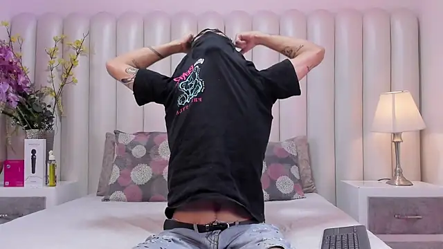 NikoStone  online show from April 22, 4:52 am