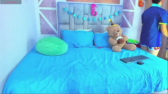 christopher Hot online show from March 28, 12:00 am