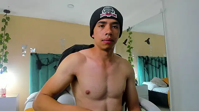 Snapshot of Muscle_Scott chatting on October 9, 12:21 pm Muscle Scott online show from October 9, 12:21 pm