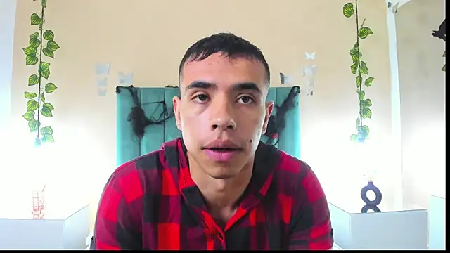 Snapshot of Muscle_Scott chatting on October 17, 12:09 pm Muscle Scott online show from October 17, 12:09 pm