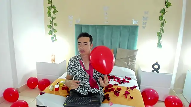 Snapshot of Muscle_Scott chatting on September 20, 12:27 pm Muscle Scott online show from September 20, 12:27 pm