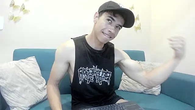 Snapshot of Muscle_Scott chatting on October 5, 12:20 pm Muscle Scott online show from October 5, 12:20 pm