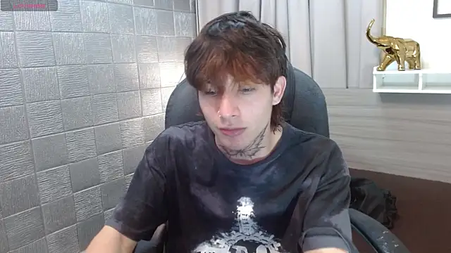 Snapshot of Iantwink18 chatting on September 25, 5:23 pm Iantwink18 online show from September 25, 5:23 pm