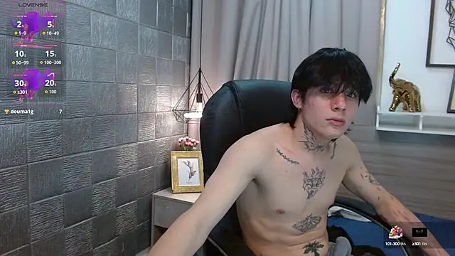 Snapshot of Iantwink18 chatting on October 6, 10:14 pm Iantwink18 online show from October 6, 10:14 pm