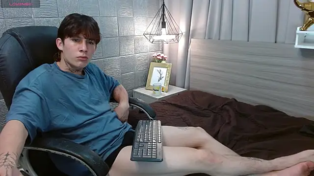 Snapshot of Iantwink18 chatting on September 28, 11:58 pm Iantwink18 online show from September 28, 11:58 pm