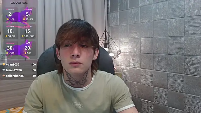 Snapshot of Iantwink18 chatting on October 4, 10:03 pm Iantwink18 online show from October 4, 10:03 pm