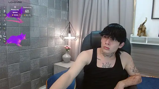 Snapshot of Iantwink18 chatting on October 8, 10:36 pm Iantwink18 online show from October 8, 10:36 pm