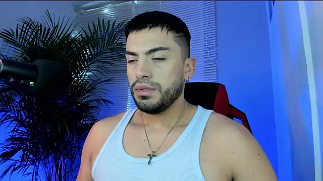 Snapshot of Alexander_Diiaz chatting on October 4, 12:43 pm Alexander Diiaz online show from October 4, 12:43 pm