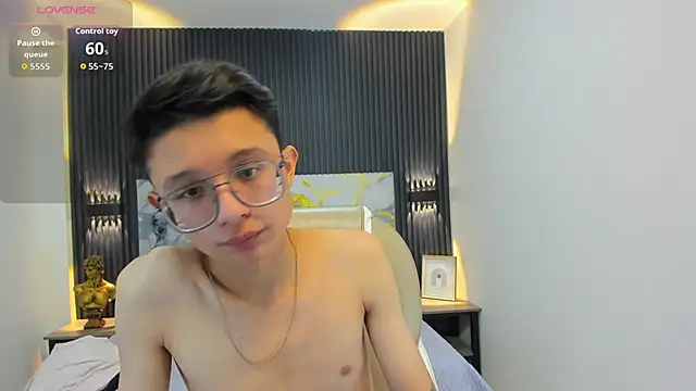 Snapshot of SantiagoRusso18 chatting on September 24, 1:42 pm SantiagoRusso18 online show from September 24, 1:42 pm