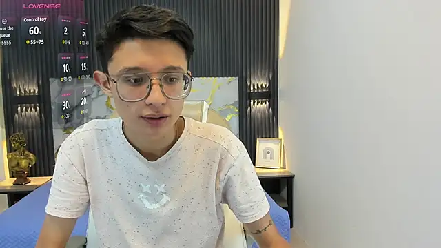 Snapshot of SantiagoRusso18 chatting on September 30, 12:42 pm SantiagoRusso18 online show from September 30, 12:42 pm