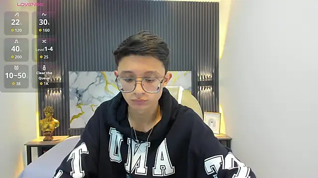 Snapshot of SantiagoRusso18 chatting on September 22, 1:21 pm SantiagoRusso18 online show from September 22, 1:21 pm