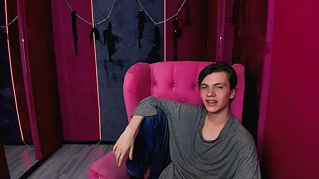 Snapshot of OttoWilliams chatting on October 6, 8:57 pm OttoWilliams online show from October 6, 8:57 pm