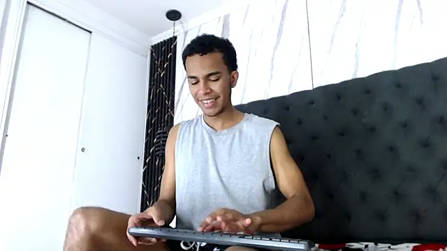 Snapshot of aston_xvera chatting on September 29, 3:27 am aston xvera online show from September 29, 3:27 am