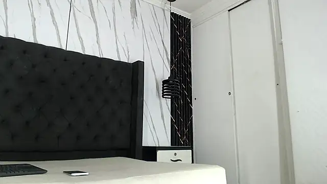 Snapshot of aston_xvera chatting on October 5, 4:27 am aston xvera online show from October 5, 4:27 am