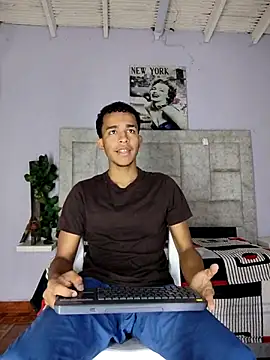 Snapshot of aston_xvera chatting on September 23, 3:39 am aston xvera online show from September 23, 3:39 am