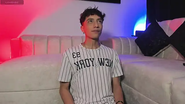 mhatias  online show from April 26, 4:54 am