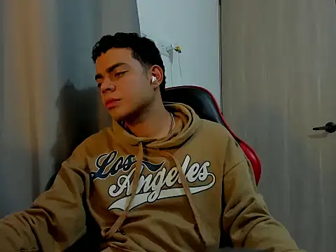 Snapshot of Axel-Latin-Boy chatting on September 24, 4:01 am Axel-Latin-Boy online show from September 24, 4:01 am