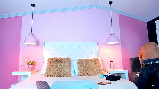 Boss Domiinator online show from March 11, 12:45 pm