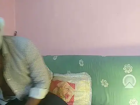 Snapshot of milkyseduce chatting on September 17, 12:28 pm milkyseduce online show from September 17, 12:28 pm