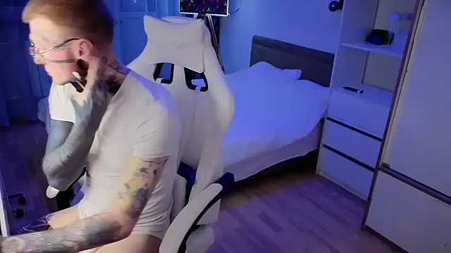 c10h15on1 online show from February 18, 3:48 am