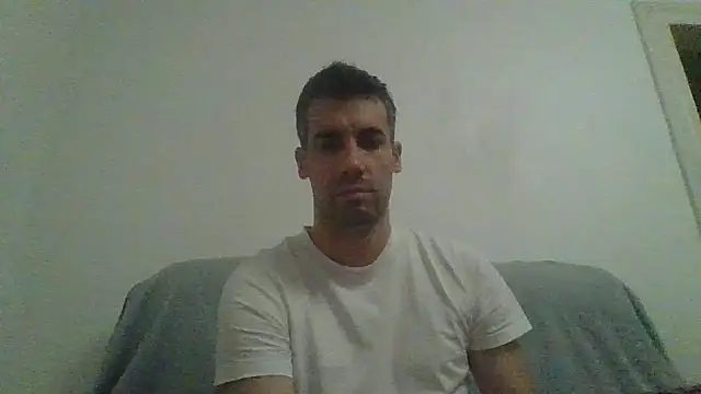 JulioIsHere4you online show from October 25, 2:24 am