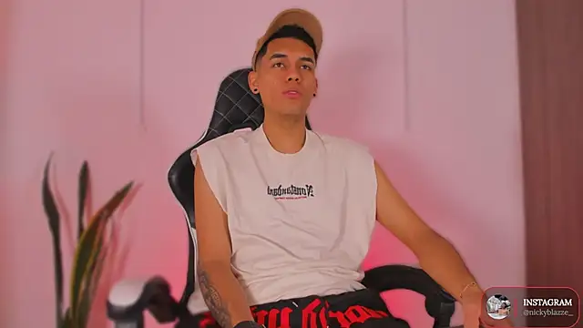 Nickyblazze  online show from October 25, 1:02 pm