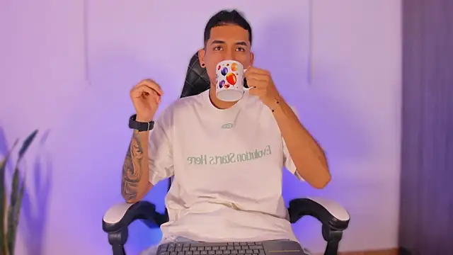 Nickyblazze  online show from October 30, 12:17 pm