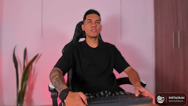 Nickyblazze  online show from October 27, 2:30 pm