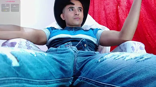 Snapshot of DayroDuran chatting on October 11, 8:24 pm DayroDuran online show from October 11, 8:24 pm