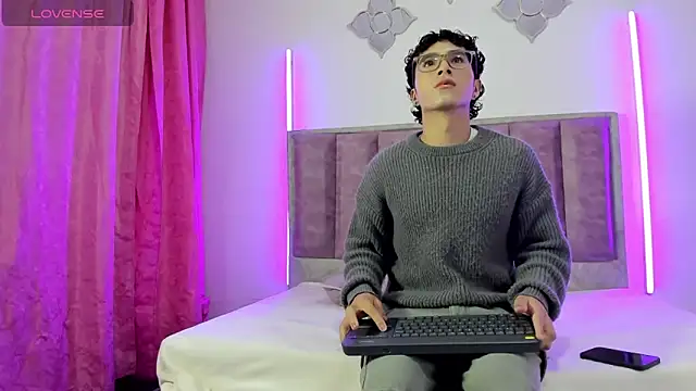 0anonimo bottom1 online show from September 15, 12:39 pm