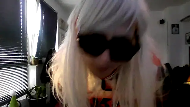 hellgirl1980 online show from October 6, 2:00 pm