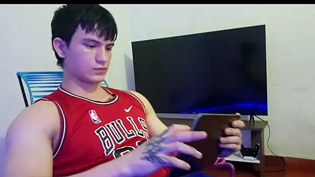 ErickWalton online show from November 29, 6:48 am