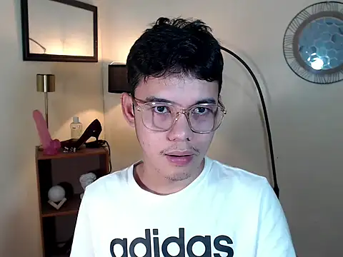 Snapshot of keirflorianxx chatting on October 18, 2:05 am keirflorianxx online show from October 18, 2:05 am