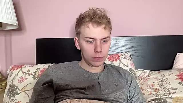 Snapshot of scottishtwink01 chatting on October 14, 12:12 pm scottishtwink01 online show from October 14, 12:12 pm