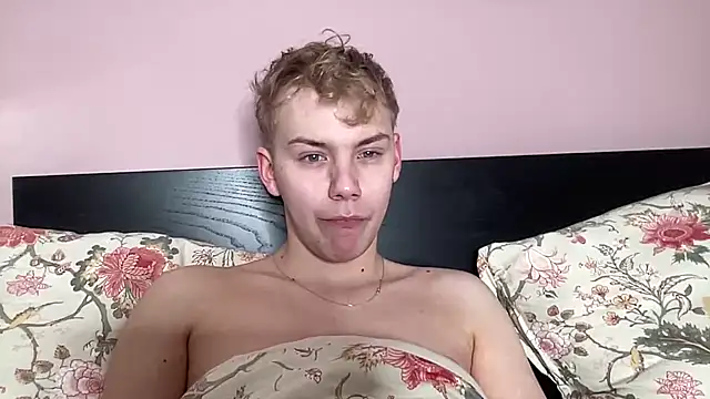 Snapshot of scottishtwink01 chatting on October 11, 5:28 pm scottishtwink01 online show from October 11, 5:28 pm